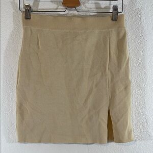 LIONESS The Lola Mini Skirt Soft Beige Knitted Lightweight With Slit Size 8 NEW